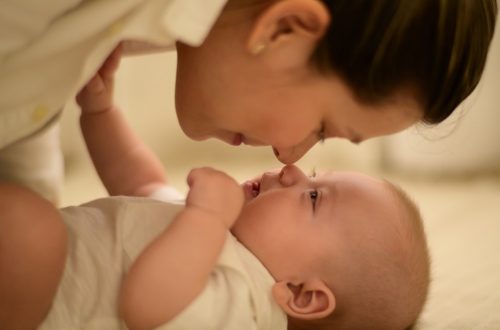 למה לנשים קשה לקבל ולבקש עזרה אחרי לידה